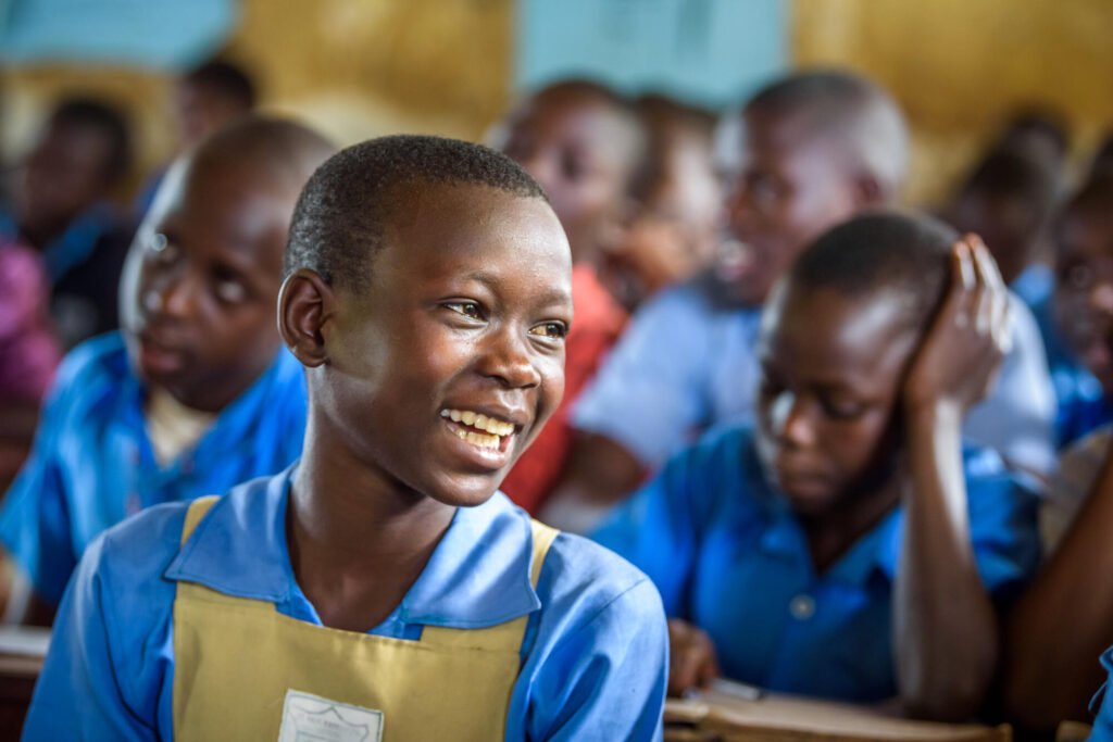 Ugandalainen tyttö koulussa.