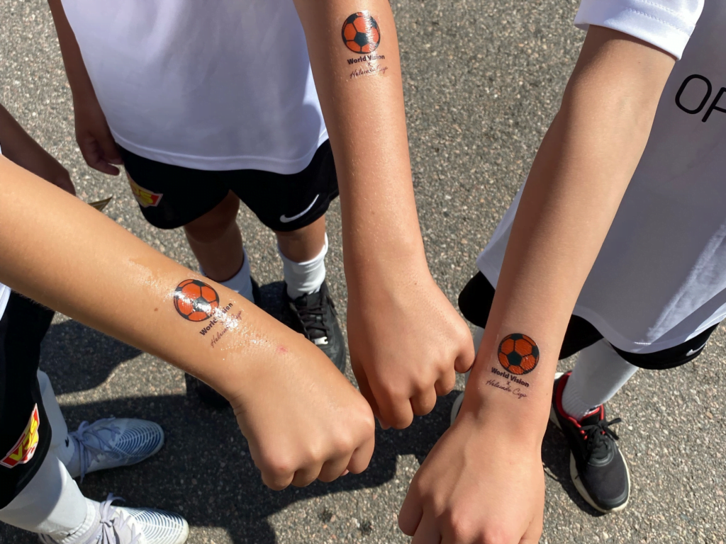 World Vision x Helsinki Cup siirtotatuointeja.