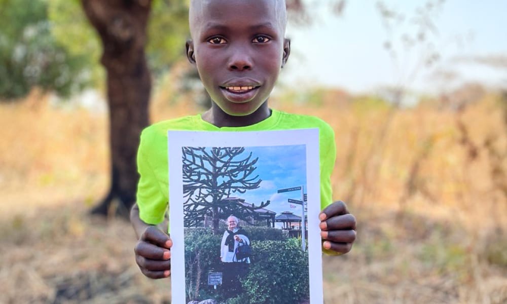 Godwil näyttää kumminsa kuvaa kameralle.