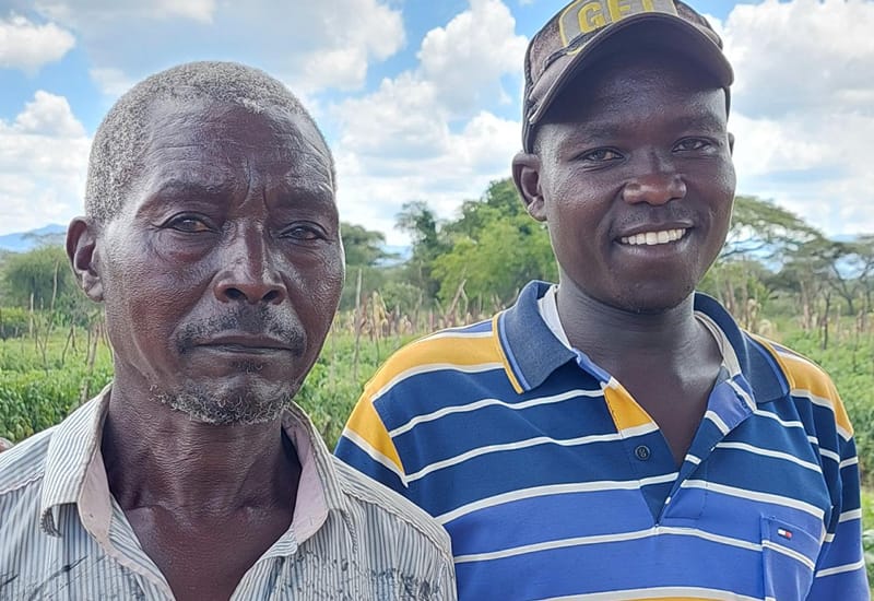 Samuel ja Felix poseeraavat kameralle.